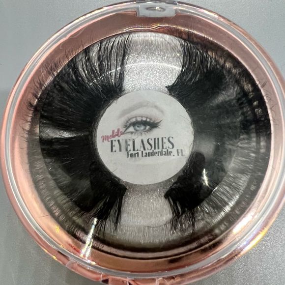 Custom Handmade Classic Eyelash Extensions (Strip) - Picture 2 of 4